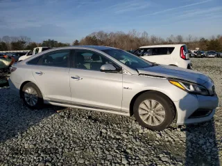 2017 Hyundai Sonata Hybrid SE with VIN KMHE24L33HA064208, listed as a Copart auction lot 80451693 with 106,913 mi miles. Bid and sale history available at carsss.com. Image 4.
