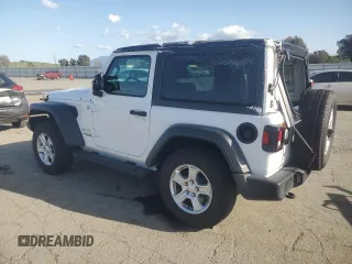2020 Jeep Wrangler Sport S с VIN 1C4GJXAN1LW276039, выставлен на аукционе Copart как лот 51869825 с пробегом 37 876 миль миль и Списание • Salvage title. История ставок и продаж доступна на DreamBid. Изображение 2.