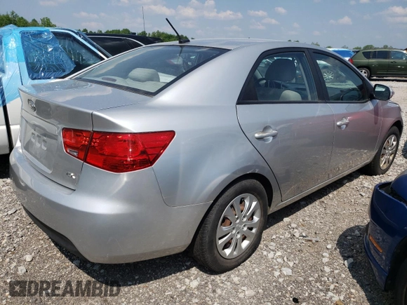 2010 Kia Forte EX z VIN KNAFU4A22A5828445, wystawiony jako Copart lot #51564313 z przebiegiem 114 961 mil mil oraz Szkoda całkowita • Salvage title. Historia ofert i sprzedaży dostępna na DreamBid. Obrazek 3.