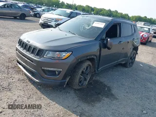 2018 Jeep Compass Latitude with VIN 3C4NJDBB0JT395844, listed as a IAAI auction lot 42405343 with 140,220 mi miles and . Bid and sale history available at DreamBid. Image 17.