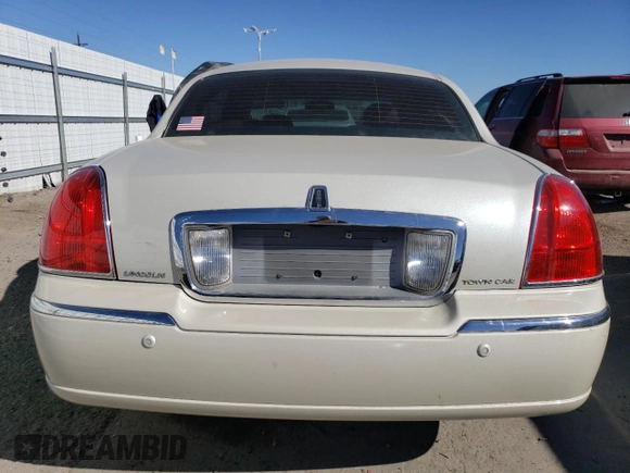 2004 Lincoln Town Car Ultimate z VIN 1LNHM83W64Y627908, wystawiony jako Copart lot #47130995 z przebiegiem 75 662 mil mil oraz Szkoda całkowita • Salvage title. Historia ofert i sprzedaży dostępna na DreamBid. Obrazek 6.