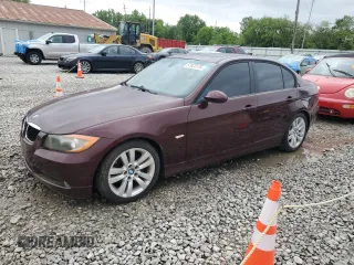 2007 BMW 3 Series 328i z VIN WBAVA33547KX76185, wystawiony jako Copart lot #57923175 z przebiegiem 177 710 mil mil oraz Czysty tytuł • Clean title. Historia ofert i sprzedaży dostępna na DreamBid. Obrazek 1.