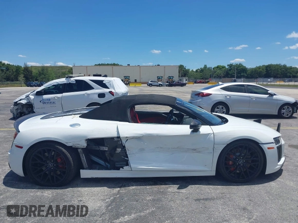 2017 Audi R8 z VIN WUAVACFX0H7903232, wystawiony jako IAAI lot #42247728 z przebiegiem 74 755 mil mil oraz . Historia ofert i sprzedaży dostępna na DreamBid. Obrazek 6.
