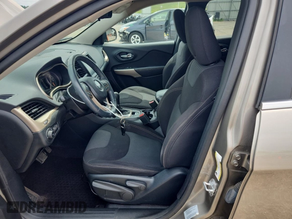 2017 Jeep Cherokee Latitude z VIN 1C4PJLCBXHW604108, wystawiony jako Copart lot #63800125 z przebiegiem 51 445 mil mil oraz Czysty tytuł • Clean title. Historia ofert i sprzedaży dostępna na DreamBid. Obrazek 7.