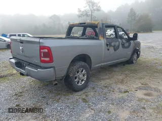 2023 Ram 2500 Laramie z VIN 3C6UR5FL7PG513099, wystawiony jako IAAI lot #41882148 z przebiegiem Nie podano mil oraz . Historia ofert i sprzedaży dostępna na DreamBid. Obrazek 4.