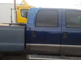 2008 Ford F-350 XL z VIN 1FTWW315X8EA98344, wystawiony jako Copart lot #42523635 z przebiegiem 74 639 mil mil oraz Czysty tytuł • Clean title. Historia ofert i sprzedaży dostępna na DreamBid. Obrazek 10.