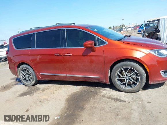 2018 Chrysler Pacifica Touring L Plus z VIN 2C4RC1EG7JR158725, wystawiony jako IAAI lot #41949702 z przebiegiem 113 111 mil mil oraz . Historia ofert i sprzedaży dostępna na DreamBid. Obrazek 13.