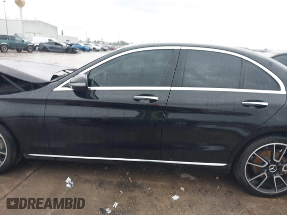 2016 Mercedes-Benz C 300 z VIN 55SWF4JB9GU108417, wystawiony jako IAAI lot #42091964 z przebiegiem 110 577 mil mil oraz . Historia ofert i sprzedaży dostępna na DreamBid. Obrazek 14.