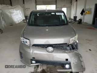 2012 Scion xB z VIN JTLZE4FE6C1145727, wystawiony jako Copart lot #54135915 z przebiegiem 111 652 mil mil oraz Szkody całkowita. Historia ofert i sprzedaży dostępna na DreamBid. Obrazek 5.