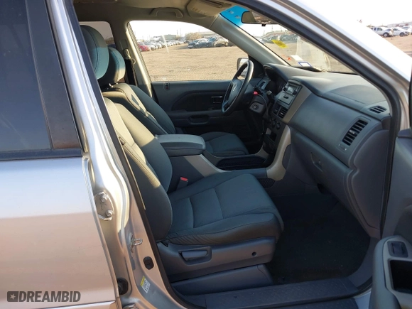 2007 Honda Pilot LX with VIN 5FNYF28197B018888, listed as a IAAI auction lot 41647146 with 176,767 mi miles. Bid and sale history available at carsss.com. Image 5.