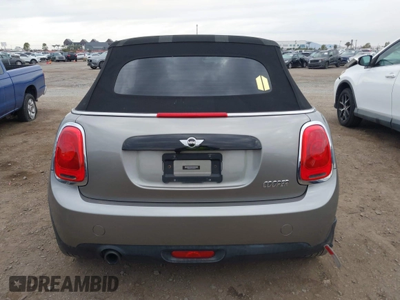 2016 MINI Convertible z VIN WMWWG5C51G3A81075, wystawiony jako IAAI lot #41681717 z przebiegiem 54 956 mil mil oraz . Historia ofert i sprzedaży dostępna na DreamBid. Obrazek 16.