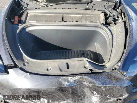 2024 Tesla Model Y z VIN 7SAYGDED4RF125330, wystawiony jako Copart lot #81385224 z przebiegiem 3 631 mil mil oraz Szkoda całkowita • Salvage title. Historia ofert i sprzedaży dostępna na DreamBid. Obrazek 13.