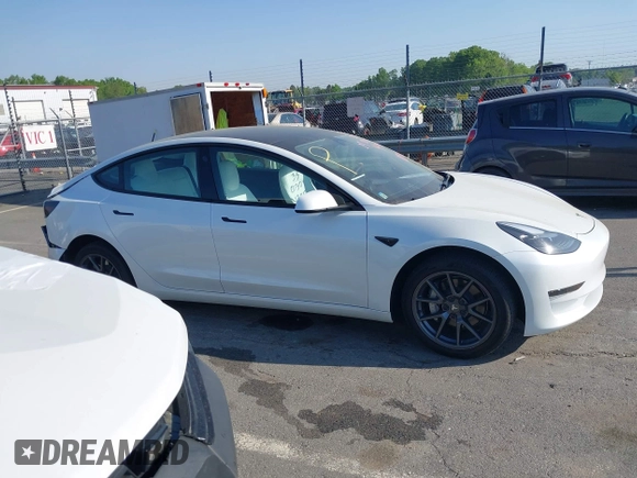 2023 Tesla Model 3 z VIN 5YJ3E1EA3PF600030, wystawiony jako IAAI lot #42052459 z przebiegiem 11 177 mil mil oraz . Historia ofert i sprzedaży dostępna na DreamBid. Obrazek 12.