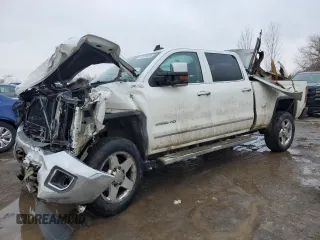 2015 GMC Sierra 2500HD SLT with VIN 1GT12ZE8XFF618000, listed as a Copart auction lot 47078135 with 297,681 mi miles and Salvage title. Bid and sale history available at DreamBid. Image 1.
