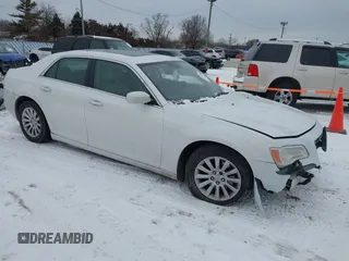 2013 Chrysler 300 z VIN 2C3CCAAG5DH743393, wystawiony jako IAAI lot #41585284 z przebiegiem 134 429 mil mil oraz . Historia ofert i sprzedaży dostępna na DreamBid. Obrazek 1.