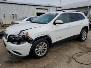 2019 Jeep Cherokee Latitude z VIN 1C4PJMCX6KD323427, wystawiony jako Copart lot #58522605 z przebiegiem 136 046 mil mil oraz Szkoda całkowita • Salvage title. Historia ofert i sprzedaży dostępna na DreamBid. Obrazek 1.