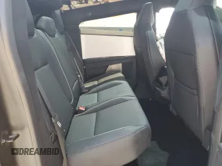 2024 Tesla Cybertruck z VIN 7G2CEHED5RA004336, wystawiony jako Copart lot #61506604 z przebiegiem 4743 mil mil oraz Szkody całkowita. Historia ofert i sprzedaży dostępna na DreamBid. Obrazek 10.