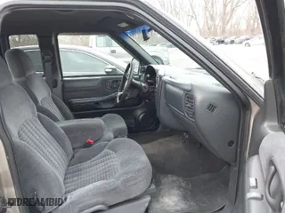 1999 Chevrolet S-10 LS with VIN 1GCCS19XXX8167877, listed as a IAAI auction lot 41557040 with 136,368 mi miles. Bid and sale history available at carsss.com. Image 5.