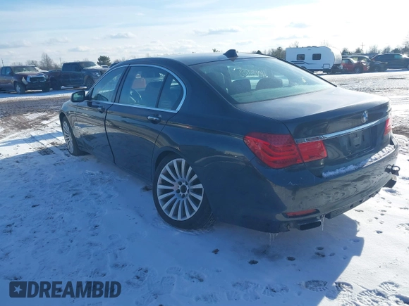 2012 BMW 7 Series 750Li xDrive с VIN WBAKC8C51CC437897, выставлен на аукционе IAAI как лот 41542970 с пробегом 133 864 миль миль и . История ставок и продаж доступна на DreamBid. Изображение 3.