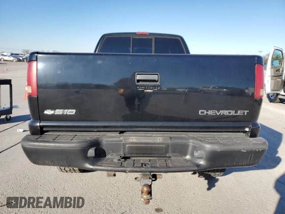 2002 Chevrolet S-10 LS with VIN 1GCCT19W228189014, listed as a Copart auction lot 89177205 with 0 mi miles and Salvage Title. Bid and sale history available at carsss.com. Image 6.