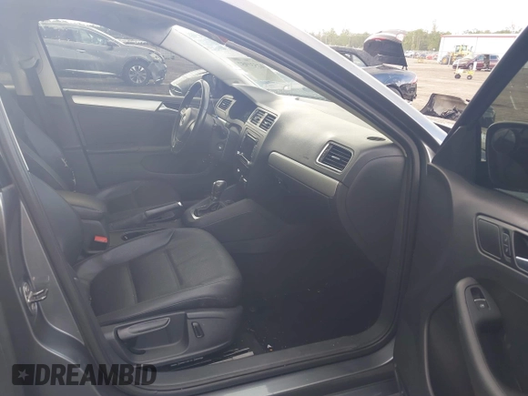 2014 Volkswagen Jetta SE with VIN 3VWD07AJ9EM277085, listed as a IAAI auction lot 42531957 with 171,613 mi miles and . Bid and sale history available at DreamBid. Image 5.