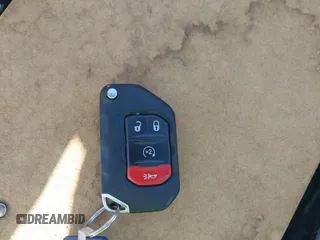 2021 Jeep Wrangler Unlimited Sahara z VIN 1C4JJXP60MW643293, wystawiony jako IAAI lot #42276393 z przebiegiem Nie podano mil oraz . Historia ofert i sprzedaży dostępna na DreamBid. Obrazek 11.