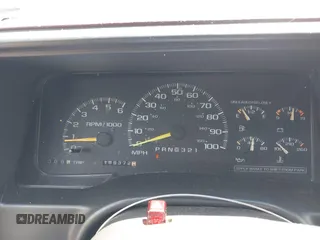 1999 GMC Yukon z VIN 1GKEK13R4XJ784790, wystawiony jako IAAI lot #42221278 z przebiegiem 189 372 mil mil oraz . Historia ofert i sprzedaży dostępna na DreamBid. Obrazek 7.