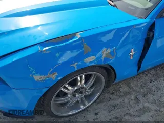 2011 Ford Mustang V6 z VIN 1ZVBP8EM1B5100724, wystawiony jako IAAI lot #42366863 z przebiegiem 221 814 mil mil oraz . Historia ofert i sprzedaży dostępna na DreamBid. Obrazek 6.