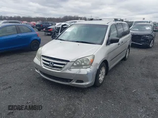 2006 Honda Odyssey LX with VIN 5FNRL38216B105808, listed as a IAAI auction lot 41737585 with 193,915 mi miles. Bid and sale history available at carsss.com. Image 17.