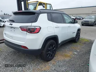 2024 Jeep Compass Latitude with VIN 3C4NJDBN0RT588081, listed as a IAAI auction lot 41773631 with 6,853 mi miles. Bid and sale history available at carsss.com. Image 4.