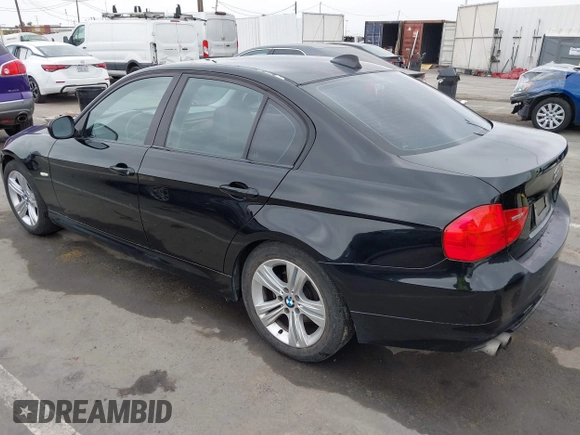 2009 BMW 3 Series 328i z VIN WBAPH57599NM33609, wystawiony jako IAAI lot #42368969 z przebiegiem 269 911 mil mil oraz . Historia ofert i sprzedaży dostępna na DreamBid. Obrazek 3.