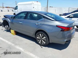 2020 Nissan Altima SV with VIN 1N4BL4DV6LC189839, listed as a IAAI auction lot 42617747 with 69,953 mi miles and . Bid and sale history available at DreamBid. Image 3.