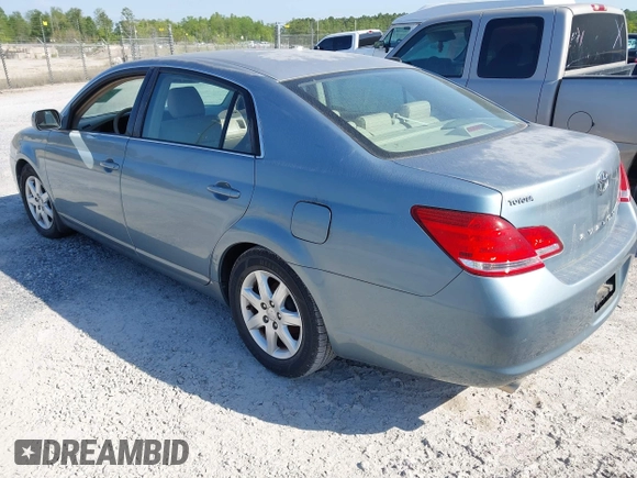 2005 Toyota Avalon XL z VIN 4T1BK36B55U032452, wystawiony jako IAAI lot #42054019 z przebiegiem 228 183 mil mil oraz . Historia ofert i sprzedaży dostępna na DreamBid. Obrazek 3.