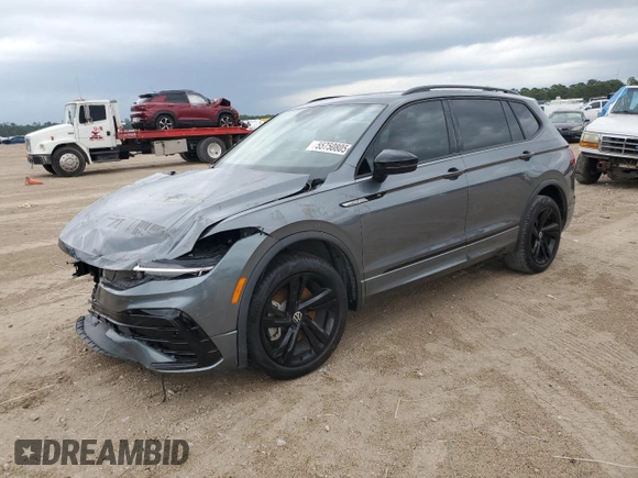 2023 Volkswagen Tiguan SE R-Line Black z VIN 3VVCB7AX6PM013498, wystawiony jako Copart lot #55750805 z przebiegiem 31 190 mil mil oraz Szkoda całkowita • Salvage title. Historia ofert i sprzedaży dostępna na DreamBid. Obrazek 1.