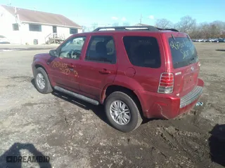 2007 Mercury Mariner Luxury with VIN 4M2YU91157KJ09372, listed as a IAAI auction lot 38729017 with 999,999 mi miles. Bid and sale history available at carsss.com. Image 3.