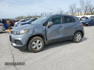 2020 Chevrolet Trax LS z VIN 3GNCJNSB9LL164044, wystawiony jako Copart lot #51058005 z przebiegiem 60 879 mil mil oraz Szkoda całkowita • Salvage title. Historia ofert i sprzedaży dostępna na DreamBid. Obrazek 1.