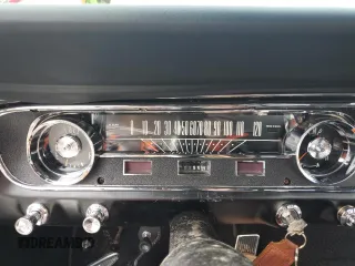 1965 Ford Mustang z VIN 5F07D164390, wystawiony jako Copart lot #81751974 z przebiegiem 701 957 mil mil oraz Szkoda całkowita • Salvage title. Historia ofert i sprzedaży dostępna na DreamBid. Obrazek 9.