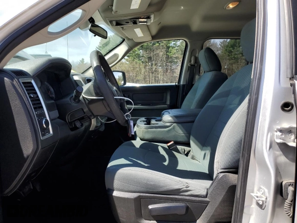 2018 Ram 1500 Big Horn z VIN 1C6RR7GGXJS307181, wystawiony jako Copart lot #53667355 z przebiegiem 116 980 mil mil oraz Szkoda całkowita • Salvage title. Historia ofert i sprzedaży dostępna na DreamBid. Obrazek 7.