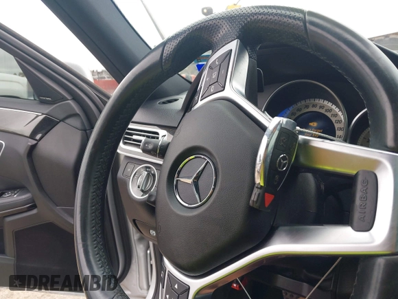 2016 Mercedes-Benz E 350 Luxury z VIN WDDHF8JB5GB217208, wystawiony jako IAAI lot #42200673 z przebiegiem 132 802 mil mil oraz . Historia ofert i sprzedaży dostępna na DreamBid. Obrazek 11.