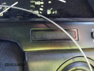 1991 Lexus LS z VIN JT8UF11E5M0073935, wystawiony jako IAAI lot #41633383 z przebiegiem 139 408 mil mil oraz . Historia ofert i sprzedaży dostępna na DreamBid. Obrazek 7.