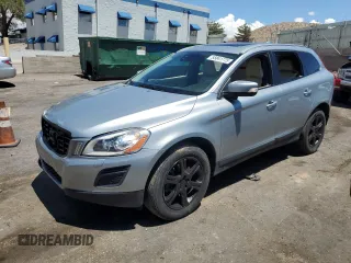 2013 Volvo XC60 T6 z VIN YV4902DZ8D2383477, wystawiony jako Copart lot #55841775 z przebiegiem 135 756 mil mil oraz Szkoda całkowita • Salvage title. Historia ofert i sprzedaży dostępna na DreamBid. Obrazek 1.