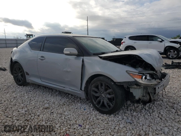 2014 Scion tC z VIN JTKJF5C79E3067932, wystawiony jako Copart lot #50425555 z przebiegiem Nie podano mil oraz Szkody całkowita. Historia ofert i sprzedaży dostępna na DreamBid. Obrazek 4.