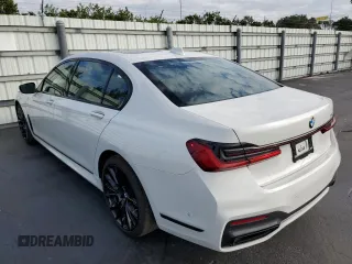 2022 BMW 7 Series 740i with VIN WBA7T2C02NCK12866, listed as a Copart auction lot 65695382 with 3,299 mi miles. Bid and sale history available at carsss.com. Image 3.