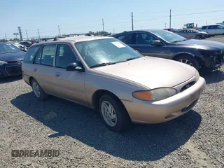 1998 Ford Escort SE z VIN 3FAFP15P6WR226401, wystawiony jako IAAI lot #42410303 z przebiegiem 215 518 mil mil oraz . Historia ofert i sprzedaży dostępna na DreamBid. Obrazek 1.