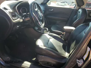 2020 Jeep Compass Limited z VIN 3C4NJCCB6LT114416, wystawiony jako Copart lot #55758575 z przebiegiem Nie podano mil oraz Szkoda całkowita • Salvage title. Historia ofert i sprzedaży dostępna na DreamBid. Obrazek 7.