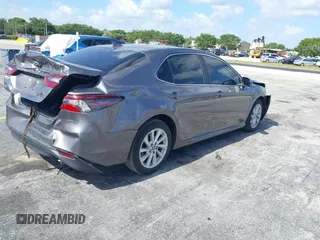 2023 Toyota Camry LE z VIN 4T1C11AK2PU080805, wystawiony jako IAAI lot #42165528 z przebiegiem 28 307 mil mil oraz . Historia ofert i sprzedaży dostępna na DreamBid. Obrazek 4.