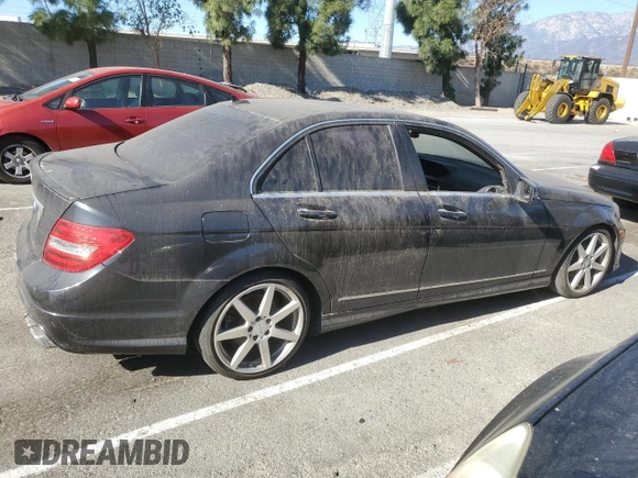 2012 Mercedes-Benz C 250 Sport z VIN WDDGF4HB9CR196617, wystawiony jako Copart lot #88819825 z przebiegiem Nie podano mil oraz Szkoda całkowita • Salvage title. Historia ofert i sprzedaży dostępna na DreamBid. Obrazek 3.