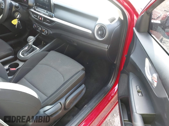 2022 Kia Forte LXS z VIN 3KPF24AD3NE490610, wystawiony jako IAAI lot #41710588 z przebiegiem 47 183 mil mil oraz . Historia ofert i sprzedaży dostępna na DreamBid. Obrazek 5.