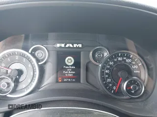 2024 Ram 2500 Tradesman z VIN 3C6UR5HJ2RG234917, wystawiony jako IAAI lot #42247031 z przebiegiem 26 718 mil mil oraz . Historia ofert i sprzedaży dostępna na DreamBid. Obrazek 7.