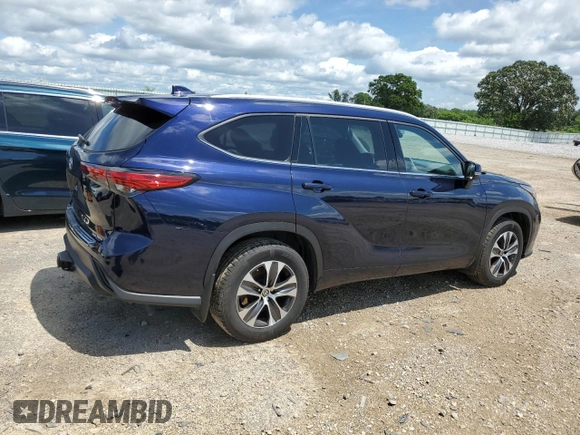 2022 Toyota Highlander XLE with VIN 5TDGZRBH3NS227229, listed as a Copart auction lot 62271585 with 92,883 mi miles and Salvage title. Bid and sale history available at DreamBid. Image 3.
